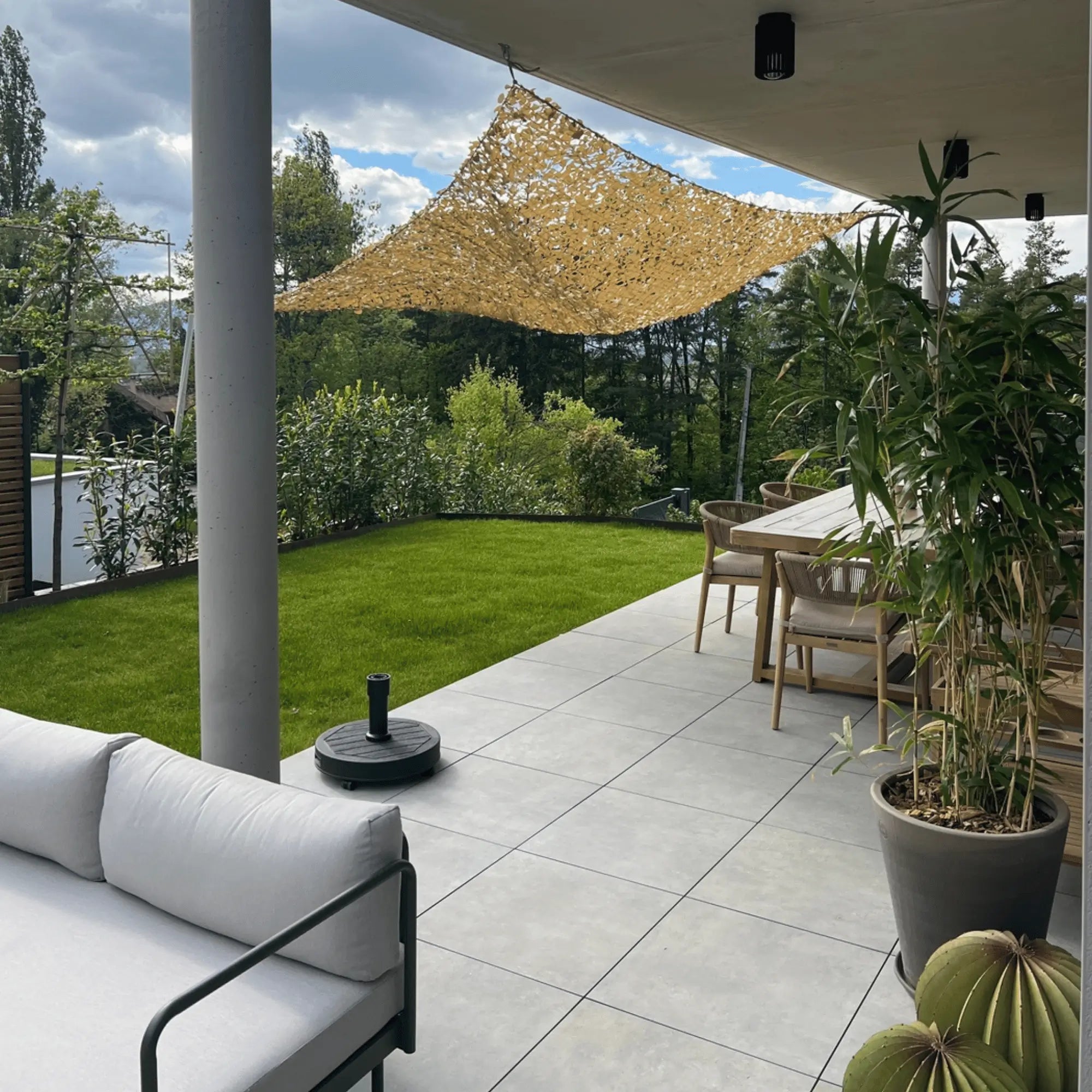 Filet de camouflage triangulaire sable