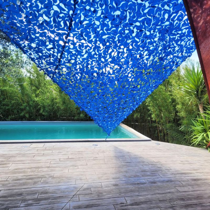 Filet de camouflage triangulaire bleu