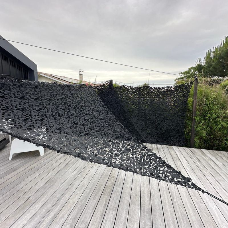 Filet de camouflage triangulaire noir