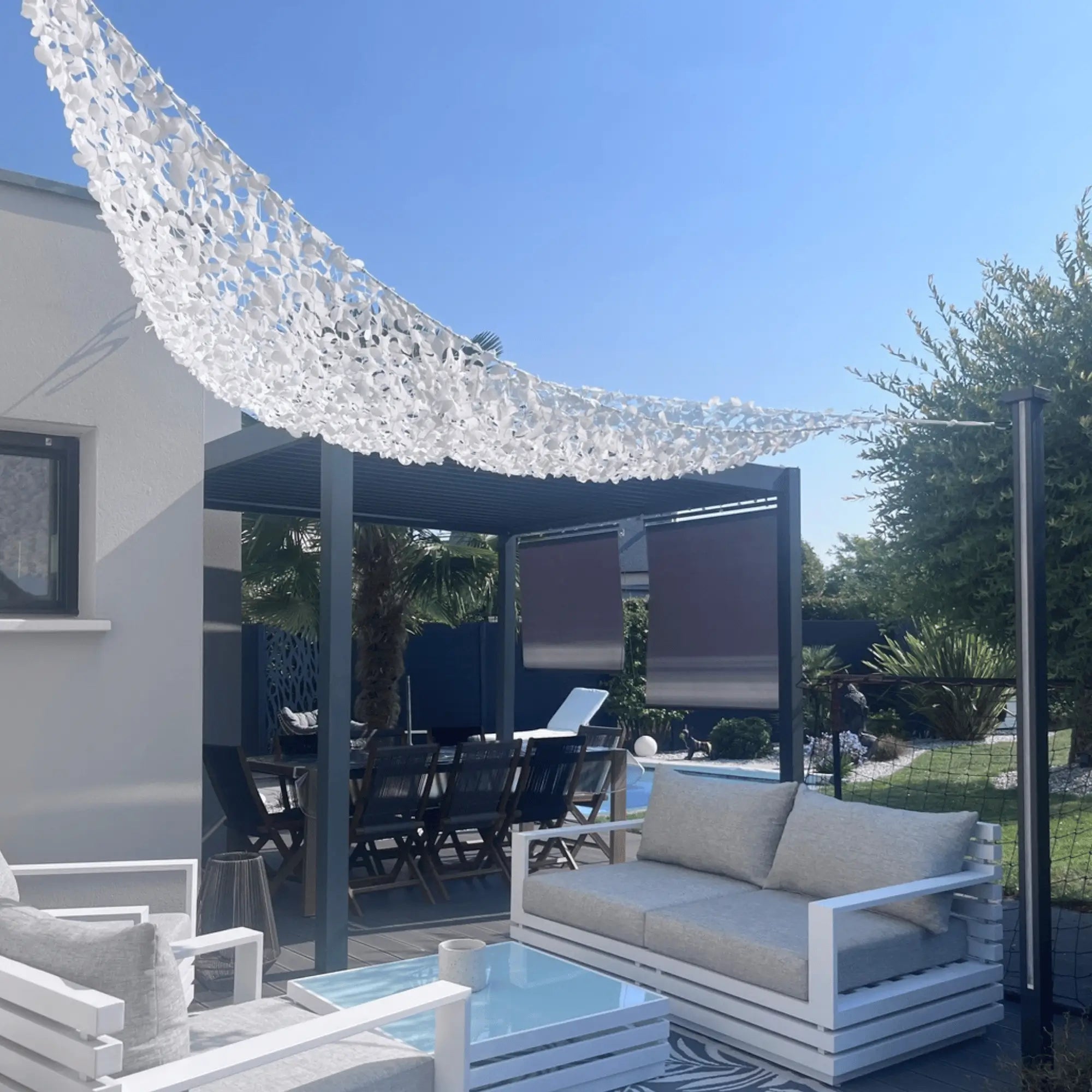 Filet de camouflage triangulaire blanc